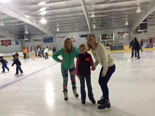 Lots of fun family skate day :)