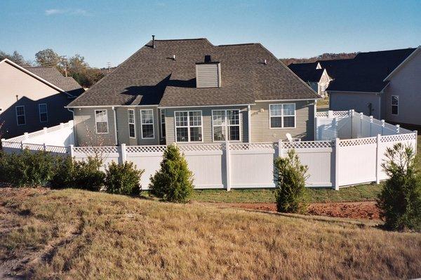 Vinyl White Privacy with Lattice Accent