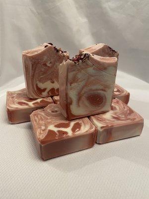 Luxurious artesian soap topped with rose petals. Ingredients are all natural, nclude olive oil, cocoa butter, Shea butter, castor oil.