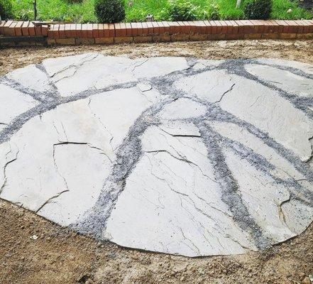 Front patio papers using flagstone.