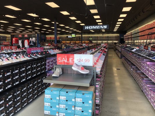 SKECHERS Warehouse Outlet