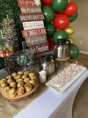 Fat & Chewsie came through again today with another beautiful decorated table with delicious treats.   Thank you so much Brandy!