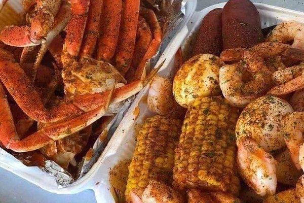 Delicious Garlic Snow Crab, Garlic Sausage, Garlic Corn, Garlic Egg, Garlic Shrimp, Garlic Potatoes