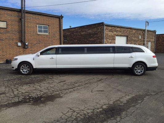 MKT limousine White 8-10 passengers.