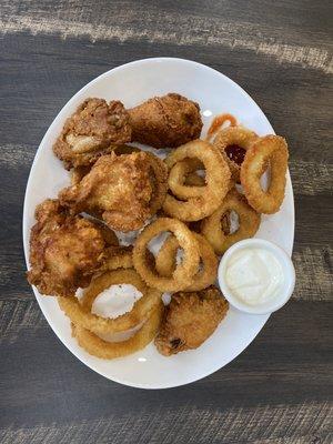 Chicken Wings & Onion Rings