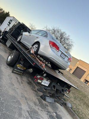 Towing Chevrolet Cruze to the automobile repair shop.