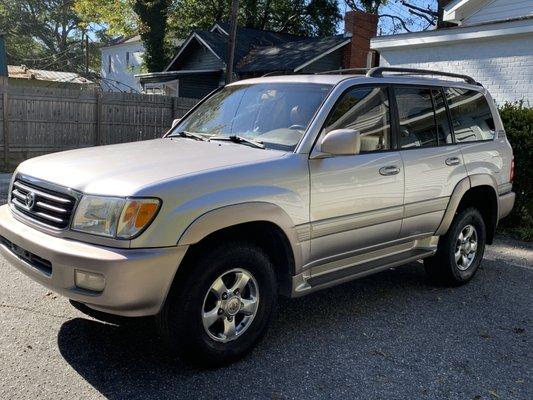 2001 Toyota Land Cruiser, post detail and paint touch-up