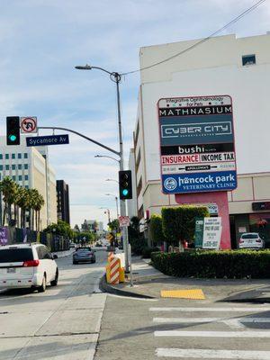 Eastbound on Wilshire at Sycamore