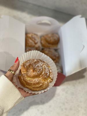 Cream Puff (eclair) w/ cream NOT custard