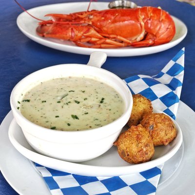 NEW ENGLAND CLAM CHOWDAH
Chef Mike's secret recipe, available by the Cup or Bowl! Add (3) of our famous Rhode Island Clam Cakes.