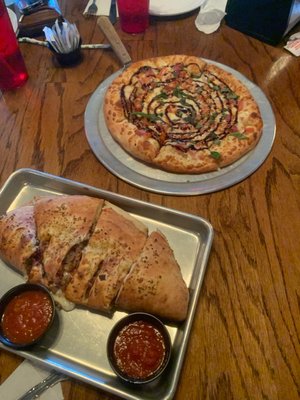 We love Matt's pizza! They have an awesome menu including specialty pizzas and their calzones are absolutely amazing!