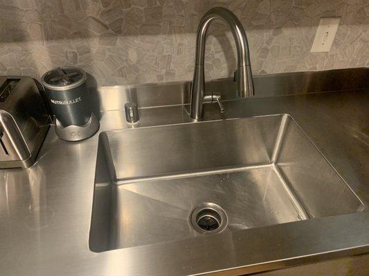 Integral sink