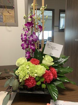 Those hideous pink carnations ruined the look of this arrangement!