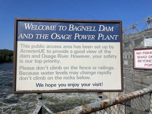 Bagnell dam sign