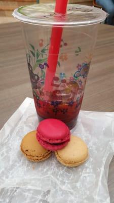 Strawberry Green Tea w/macaroons