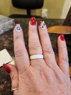 I brought the UGA stickers / polish for my accent nails.