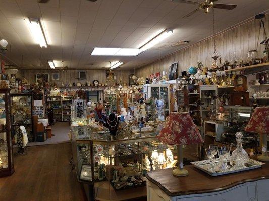 Nellie Lou's Antiques & Fine Things