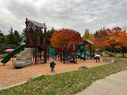 Great playground for kids 1.5 and up! And big playfield as well.