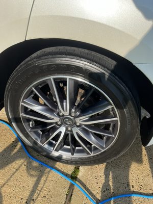 Clean wheel + tire