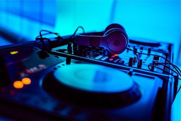 HR Entertainment VA DJ Services