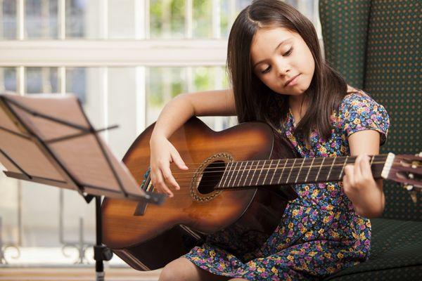 Our private music lessons are one-on-one with a skilled instructor. The lessons are 45 minutes in length.