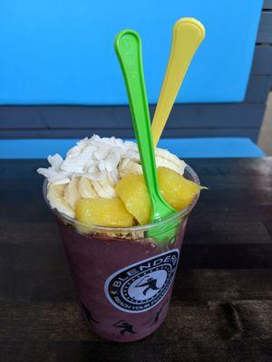 Sunrise acai bowl (large) - pretty good!