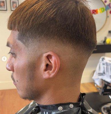 Best hot new barber shop and hair salon in Central Phoenix! Men's cuts, women's cuts, kid's cuts, Eyebrow waxing, hot towel razor shaves!