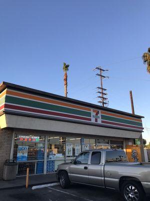 Welcome to 7 Eleven on Commonwealth and Gilbert