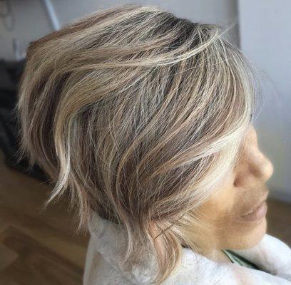 tridimensional hightlight on gray hair with combination with gold rose color highlights!