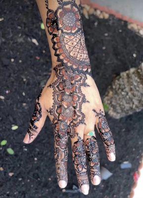 Jagua henna artist