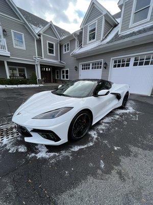 Color combo on this corvette is beautiful.