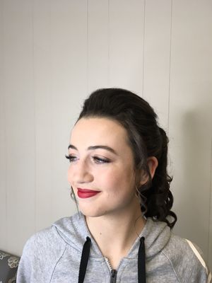 Classic old Hollywood glam for prom