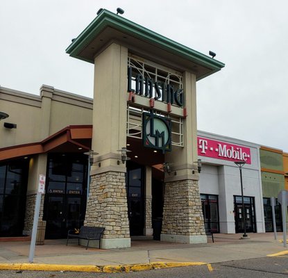 Main Entrance to Lansing Mall