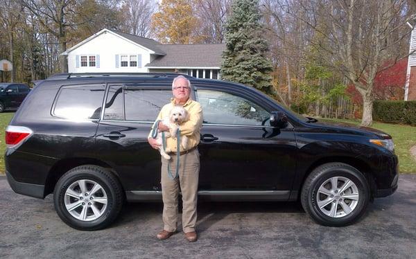 Bill Lynch, Syracuse, NY with his Toyota Highlander SR5 obtained through AutoWise.