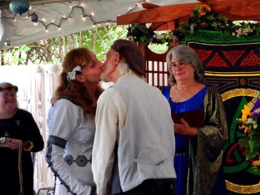 Rev Liz doing a Celtic wedding