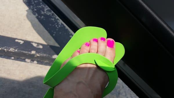 Beautiful pink shellac paint job on my toes by Mimi!