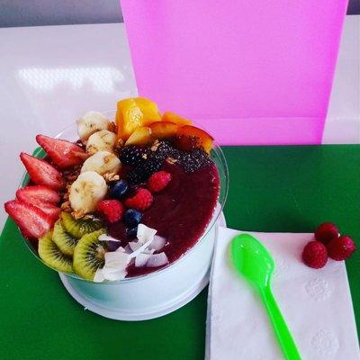 Hawaiian Style Acai Bowl Antioxidant with 7 kinds of fresh fruit 100% Organic