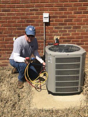 Adjusting refrigerant charge on a recent changeout in Munford.