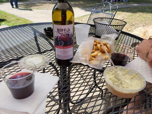 Here's our spread.....wine, crackers and dip.