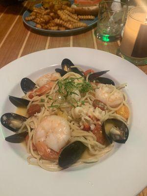 Seafood scampi