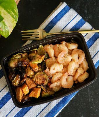 LEMON BUTTER
SHRIMP W/ ROASTED SWEET
POTATOES &
BRUSSEL SPROUTS