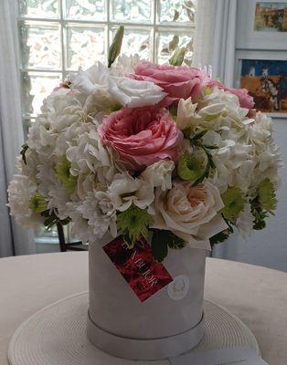 "Absolutely gorgeous," "I wish you could smell it!" This is what our cousin said after receiving this beautiful arrangement.