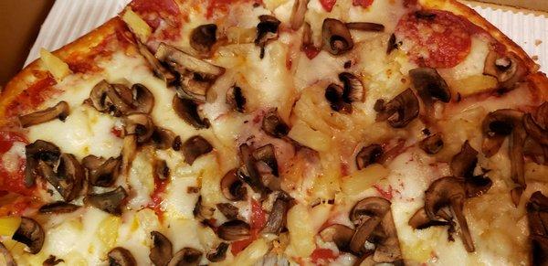 Mushroom,Pepperoni and pineapple  pizza