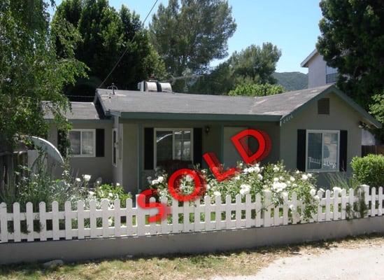 SOLD! Charming and cozy North Montrose home in  desirable area.