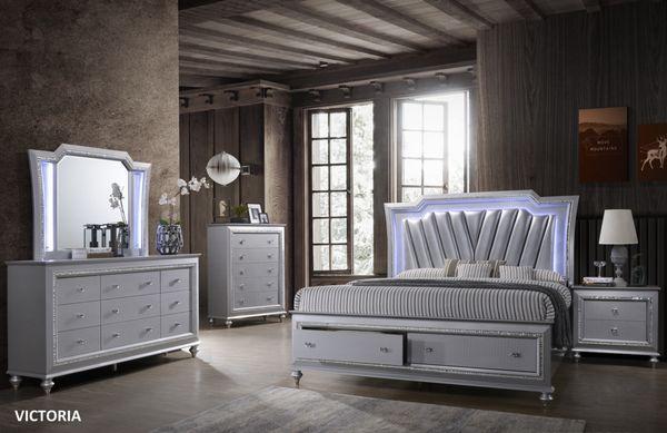 Elegant and glamour Bedroom set with Led lighting on bed and mirror silver finish