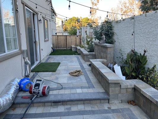 Belgard Moduline Slab Pavers, Melville Sitting wall, Water Feature and Artificial Turf in Union City, California   #Belgard #CAPaverPros