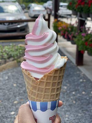 Strawberry swirl ice cream