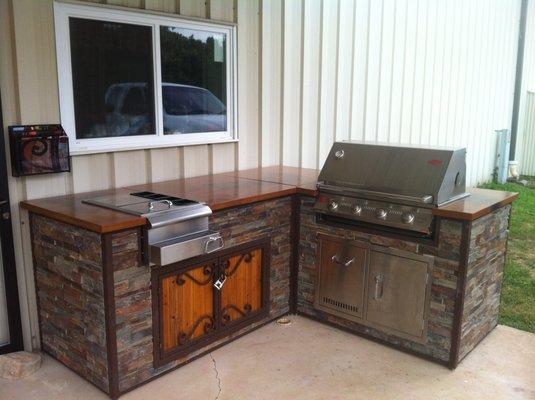 Outdoor kitchen