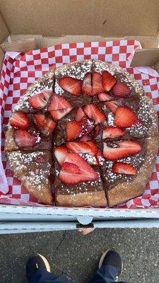 Nutella dessert pizza