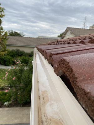 A side angle of clean gutters